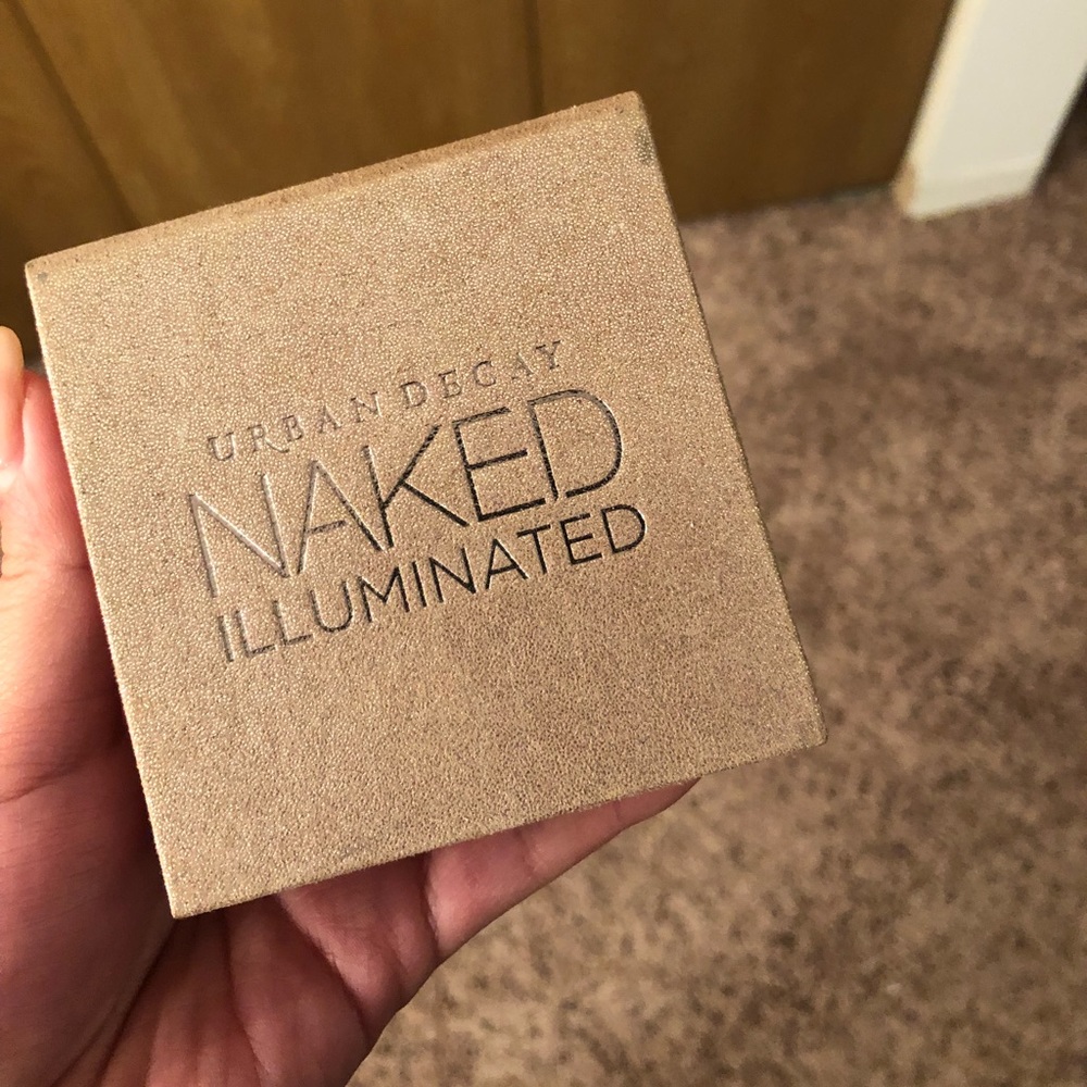 Urban decay naked illuminator ( brand new )
